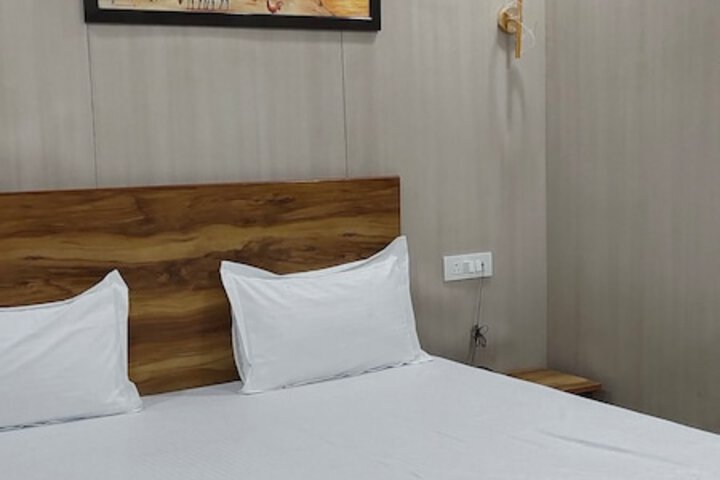 Room 10 of 29