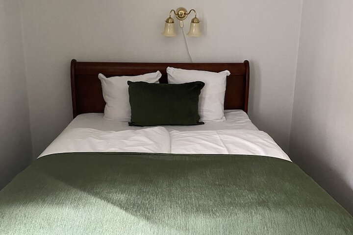 Room 93 of 214