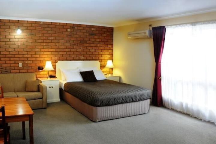 Room 5 of 29