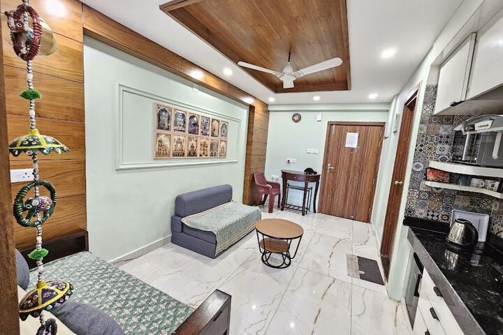 Room 9 of 13
