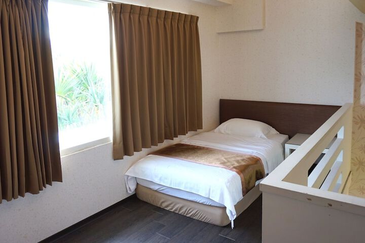 Room 36 of 185