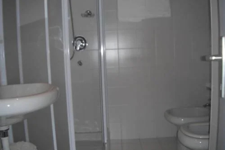 Room 6 of 15
