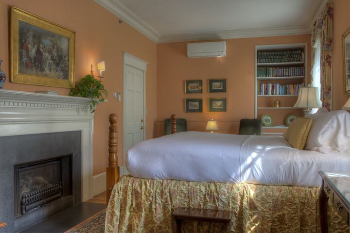 Room 25 of 103