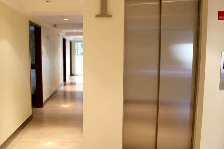 Ballroom/Hall 33 of 39