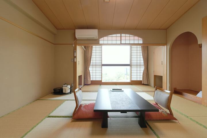 Room 28 of 83
