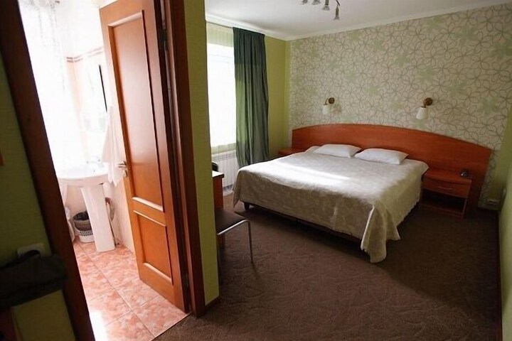 Room 13 of 93