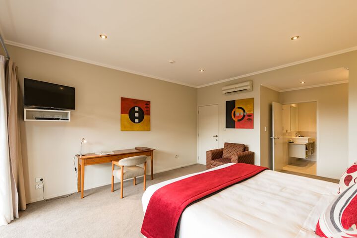 Room 4 of 36
