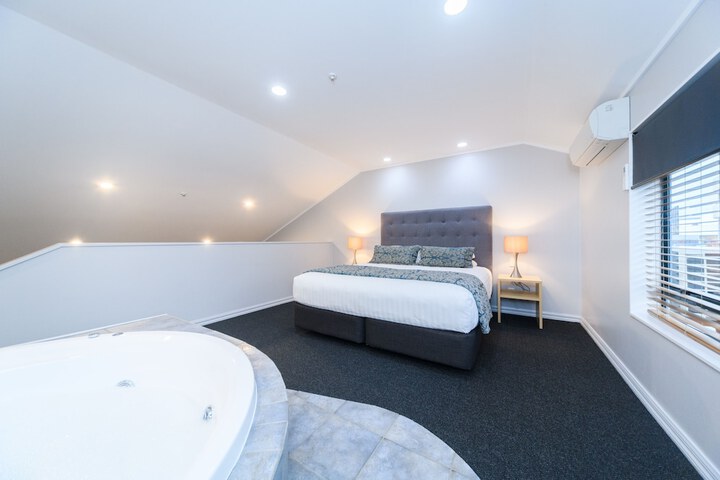 Room 30 of 115