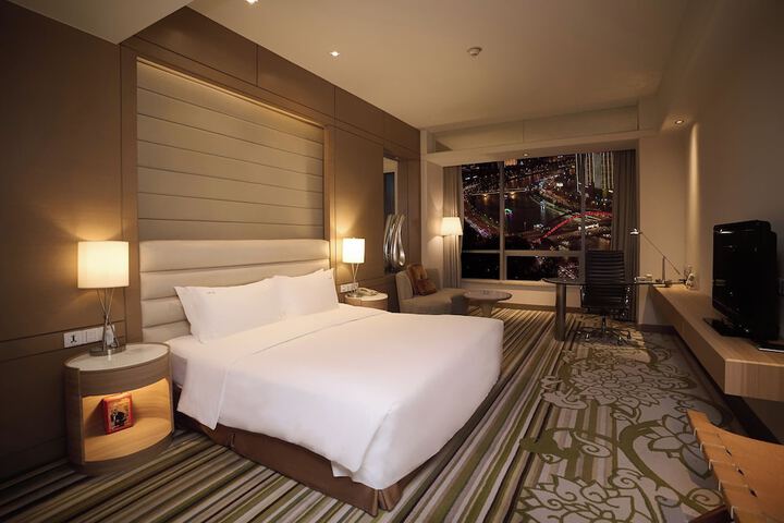 Room 33 of 85