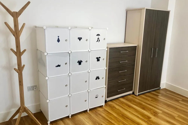 Room 4 of 25