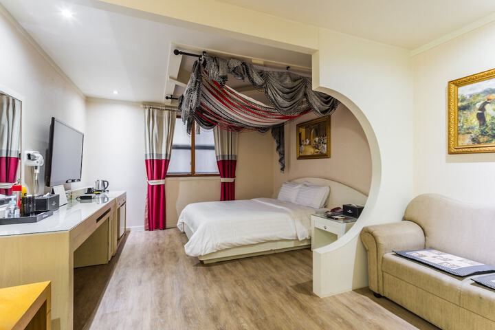 Room 19 of 31