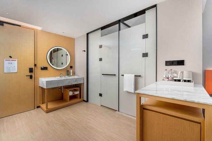 Room 4 of 67