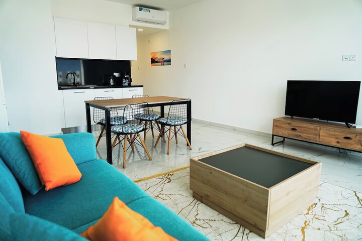 Room 102 of 196