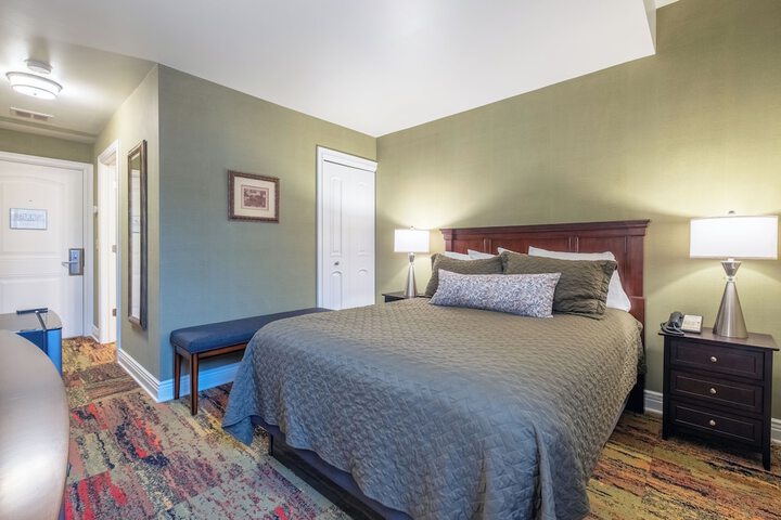 Room 115 of 251