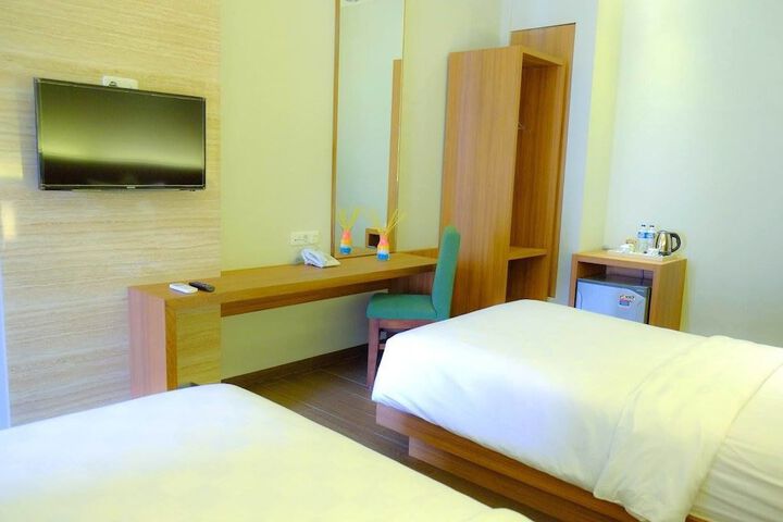 Room 8 of 40