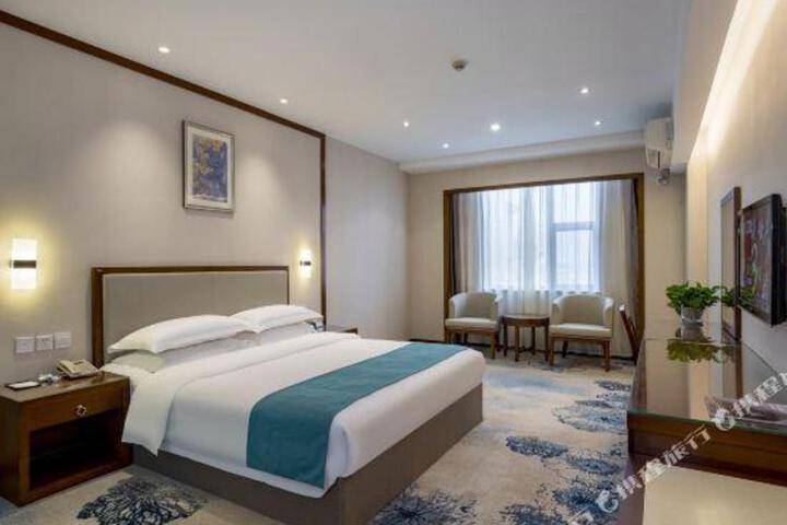 Nantai Crystal Hotel
