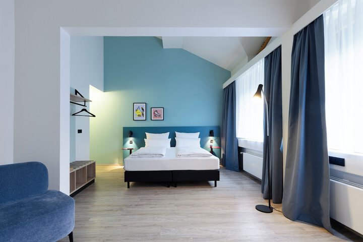 Room 3 of 134