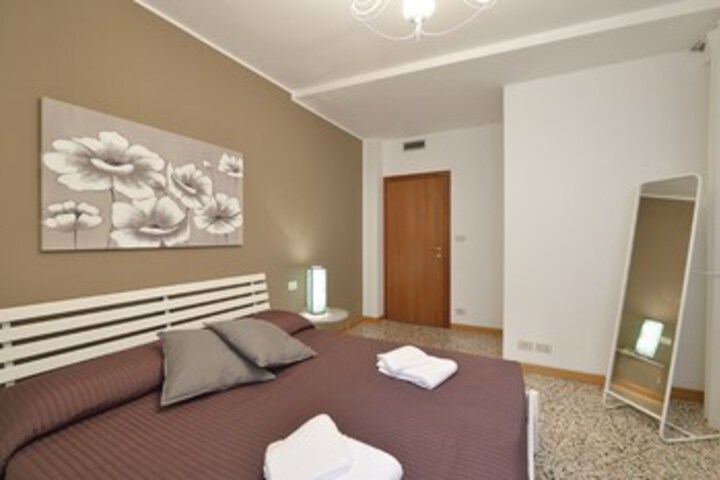Room 26 of 34