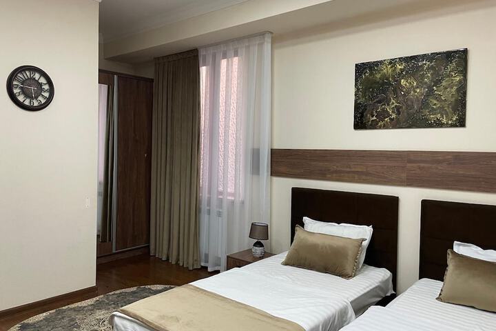 Room 15 of 33