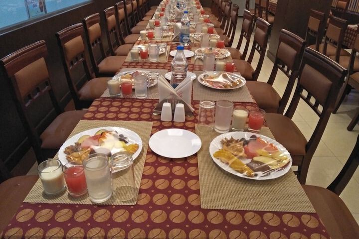 Dining 12 of 27