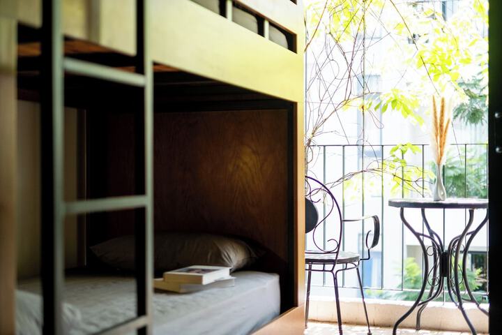 Room 2 of 6