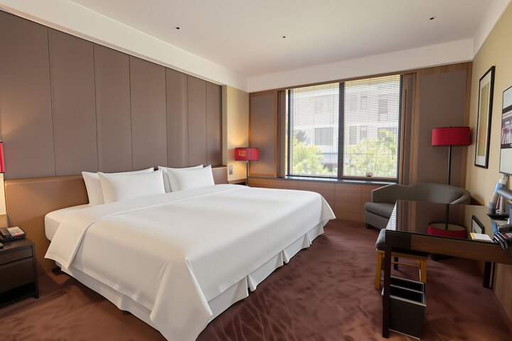 Room 32 of 77