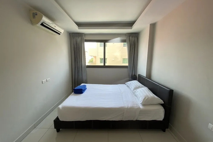 Room 7 of 28
