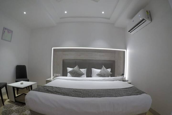 Room 16 of 24