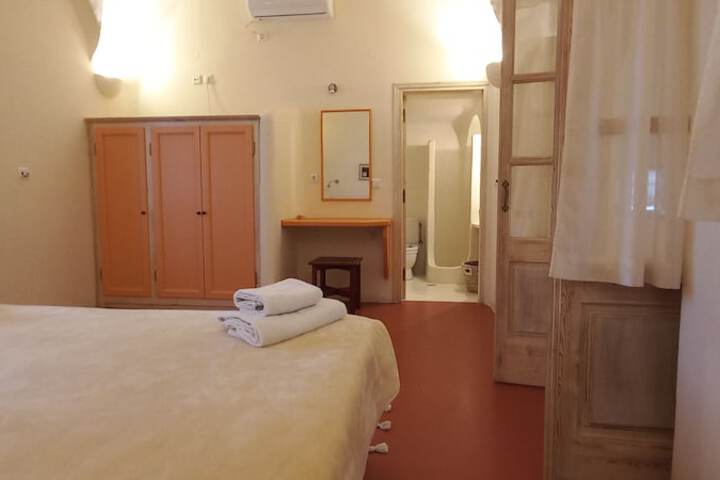 Room 6 of 53