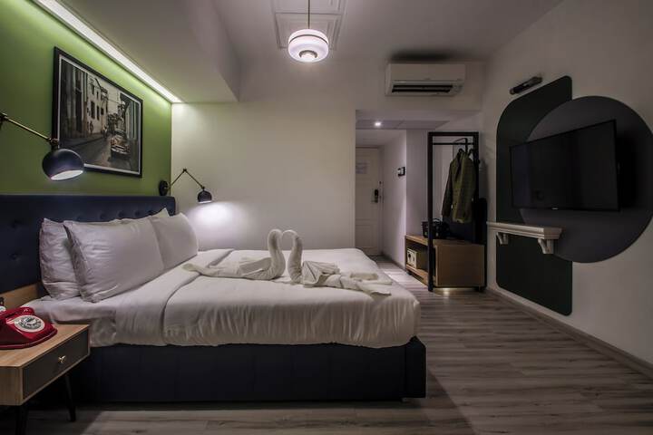 Room 12 of 38