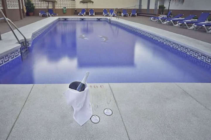 Pool 19 of 44