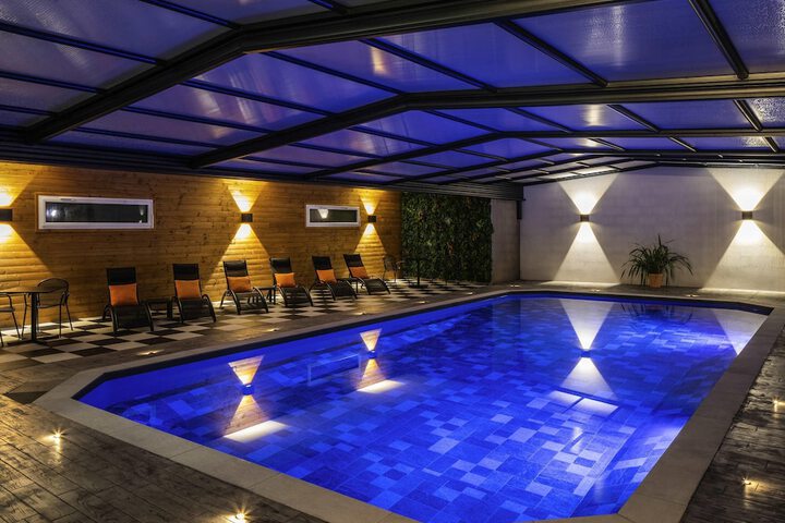 Hotel Pool