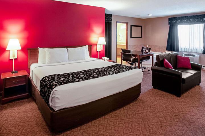 1 King Bed (12 of 14)
