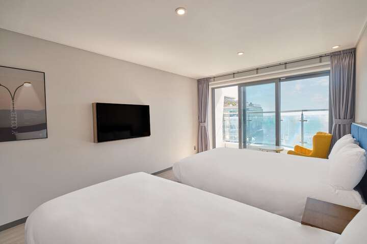 Room 16 of 29