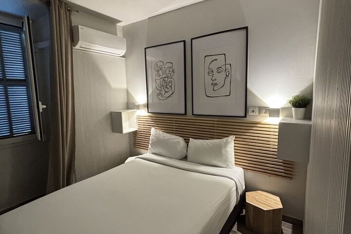 Room 13 of 76