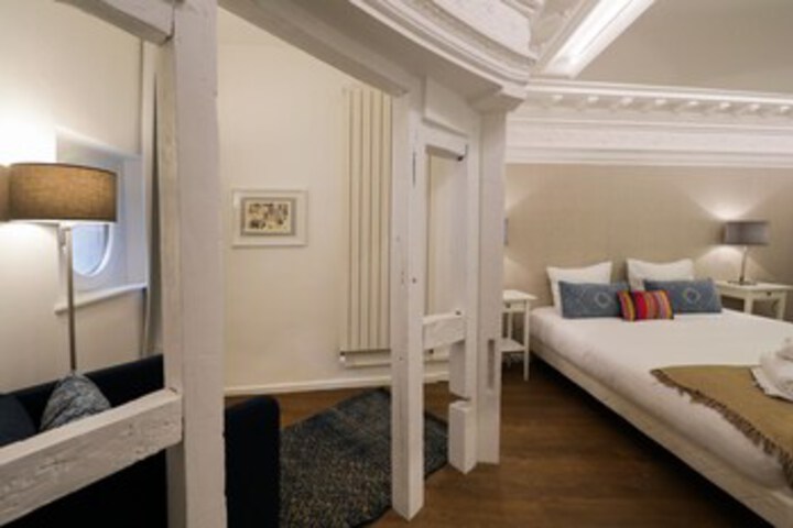 Room 53 of 60