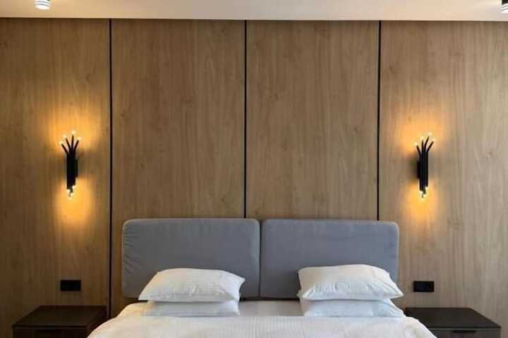 Room 6 of 33