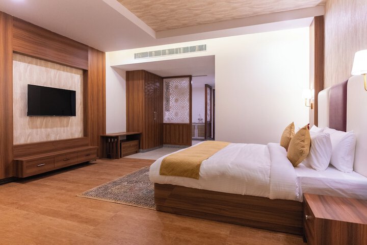 Room 5 of 73