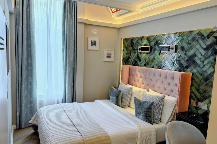 Room 46 of 85