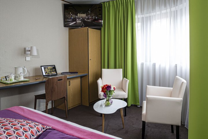 Room 35 of 68