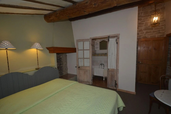 Room 5 of 13