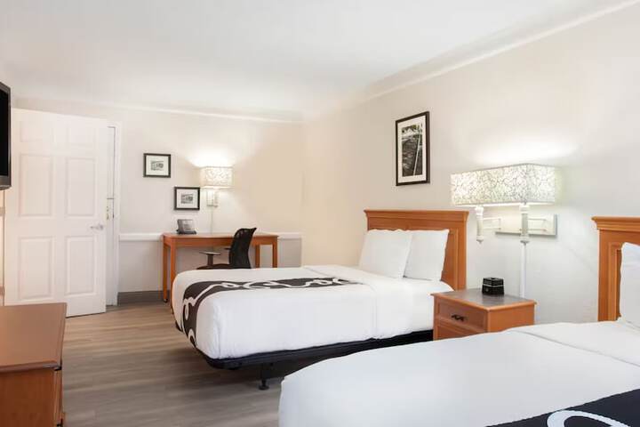 2 Double Beds (1 of 8)