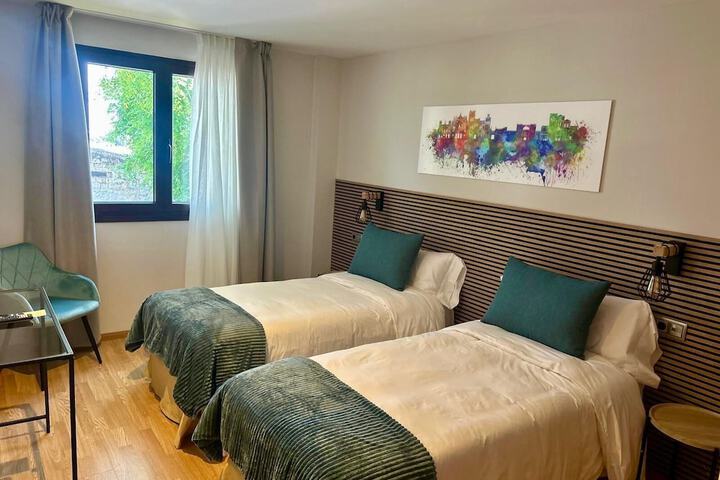 Room 8 of 80