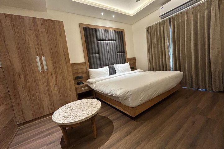 Room 4 of 20