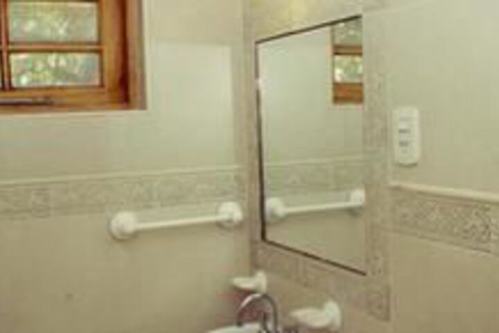 Room 4 of 16