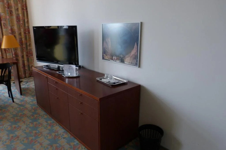 Room 2 of 16
