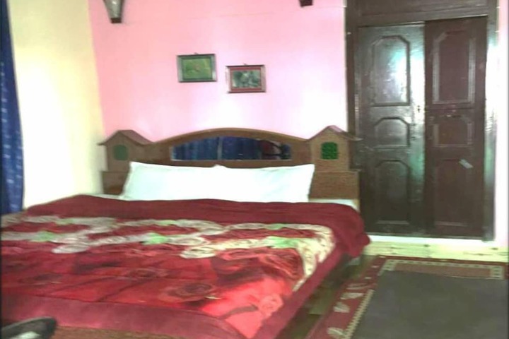 Room 9 of 26
