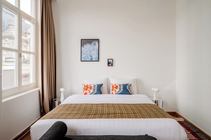 Room 4 of 37