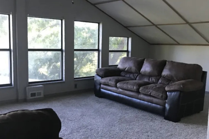 Room 4 of 16