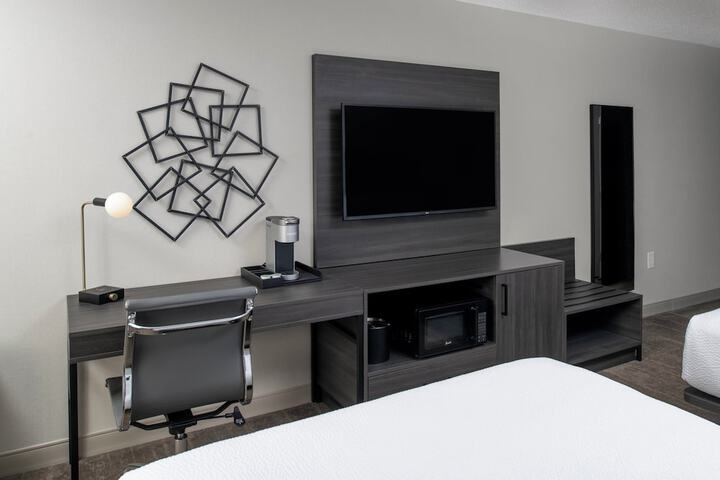 2 Queen Beds (8 of 10)